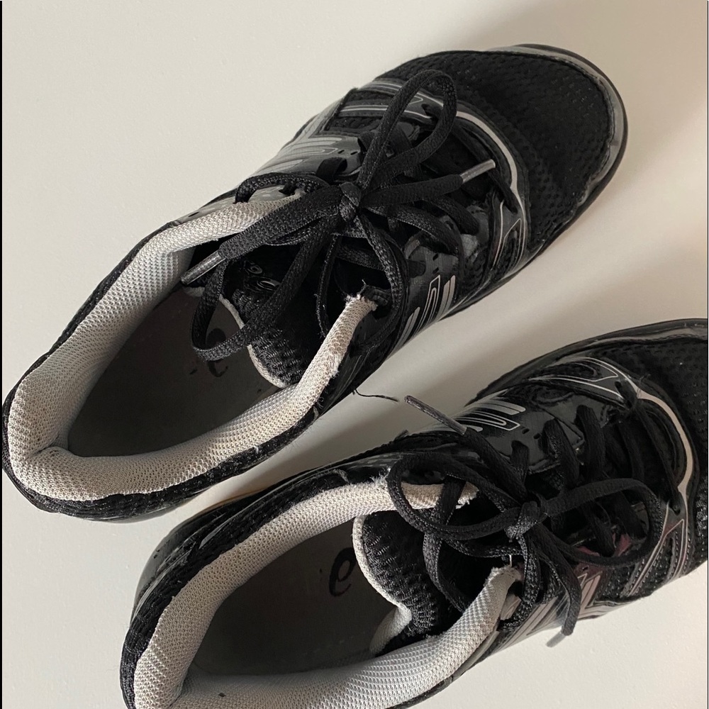 asics volleyball shoes great condition!!!